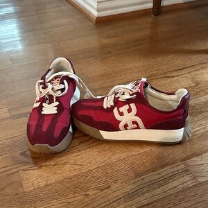 Sam Edelman Stylish Sneakers in Red